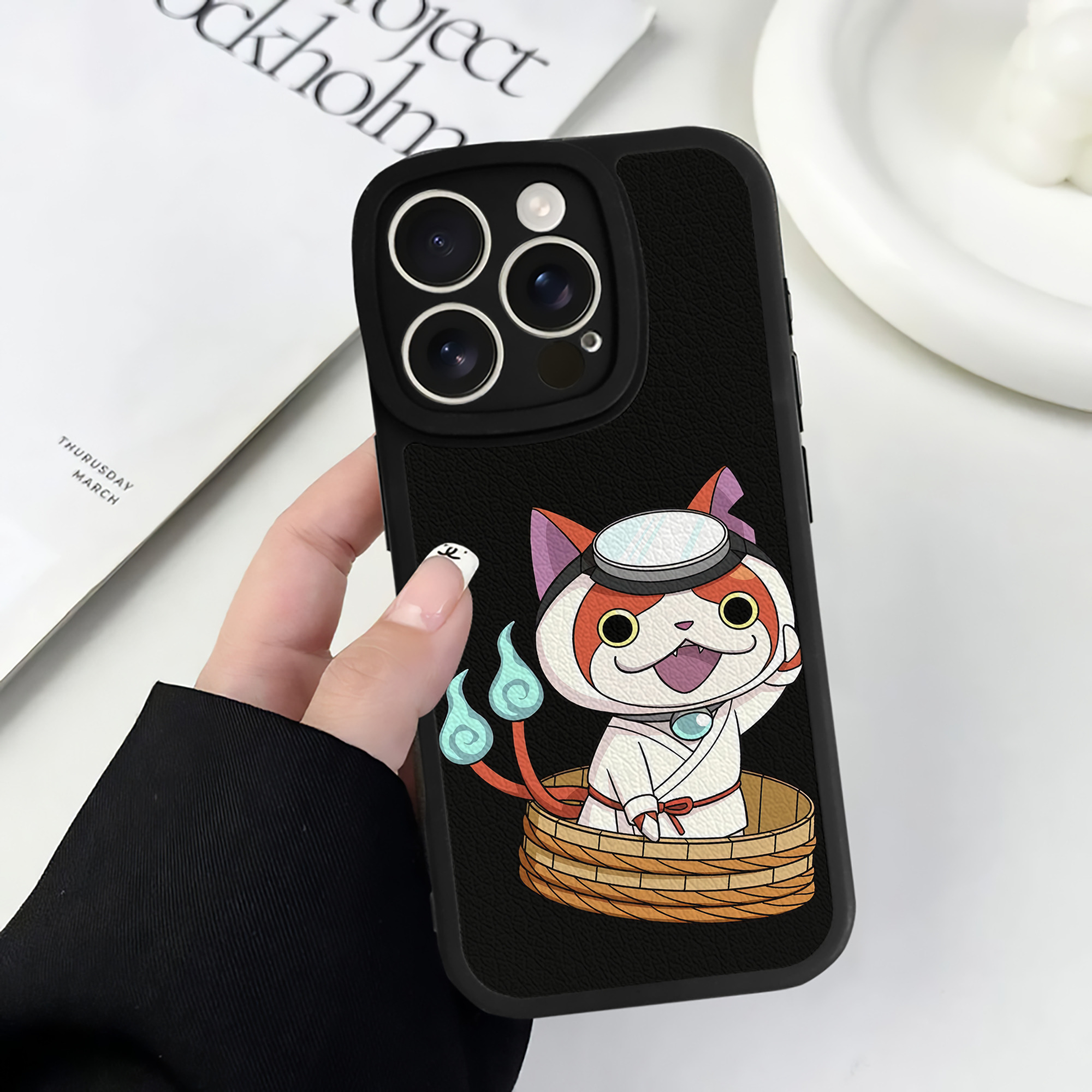 （画像用） 妖怪ウォッチ Yo-kai Watch 【iPhone 16シリーズ対応】シリコンスマホケース（レザー調） 材質：シリコン
